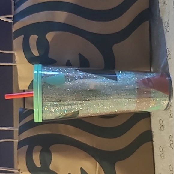 Starbucks Venti Sparkly Christmas 2020 cold cup.  NWT - Picture 4 of 7